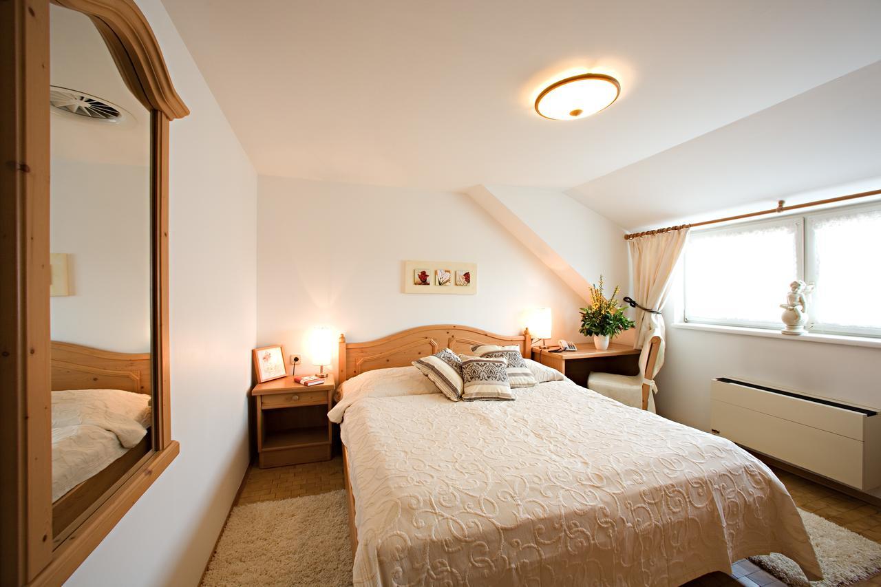 Hotel & Restaurant Braunstein - Pauli'S Stuben 珀拜赫阿纽西德勒 外观 照片